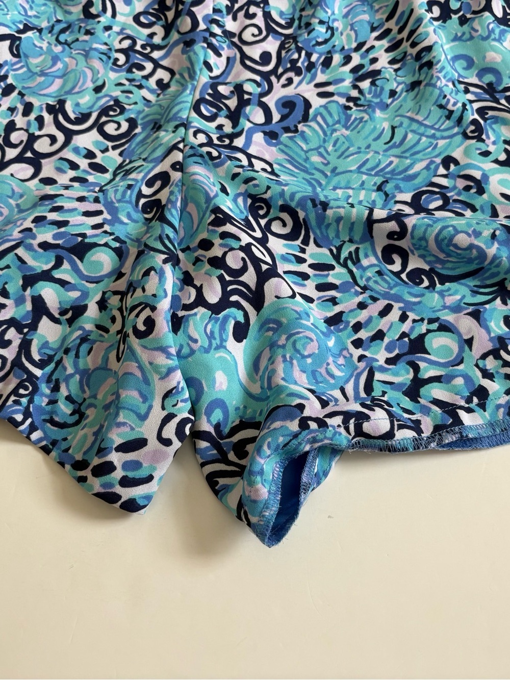 Lilly Pulitzer Mylee Tie Front Shorts Light Aqua Spritz Blue Size 12 *Hem flaw - Picture 9 of 10